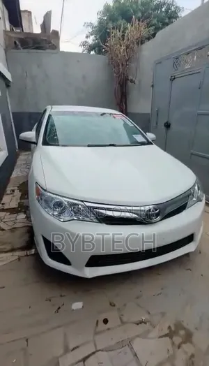 Toyota Camry LE 4dr Sedan (2.5L 4cyl 6A) 2013 White