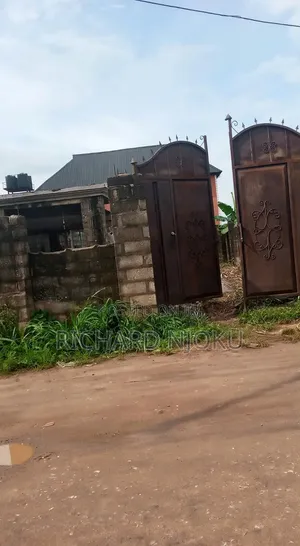 Distress Sale! Massive Plot of Land (669Sqm)in Owerri (With Structure)
