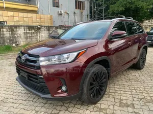 Toyota Highlander XLE 4x4 V6 (3.5L 6cyl 8A) 2018 Burgundy