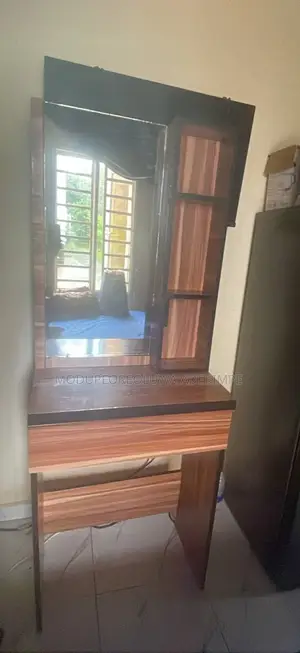 Dresser With Mirror