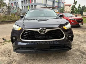 Toyota Highlander 2021 Blue