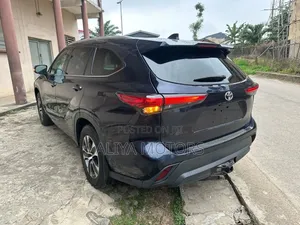 Toyota Highlander 2021 Blue