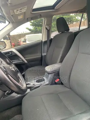 Toyota RAV4 SE 4dr SUV (2.5L 4cyl 6A) 2018 White