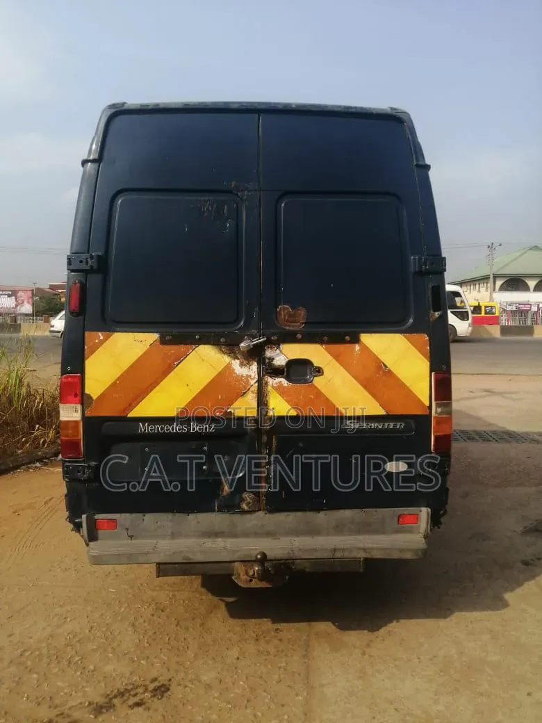 Mercedes-Benz Sprinter 2010 Blue
