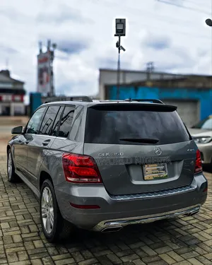 Mercedes-Benz GLK-Class Base GLK 350 4dr AWD 4MATIC (3.5L 6cyl 7A) 2015