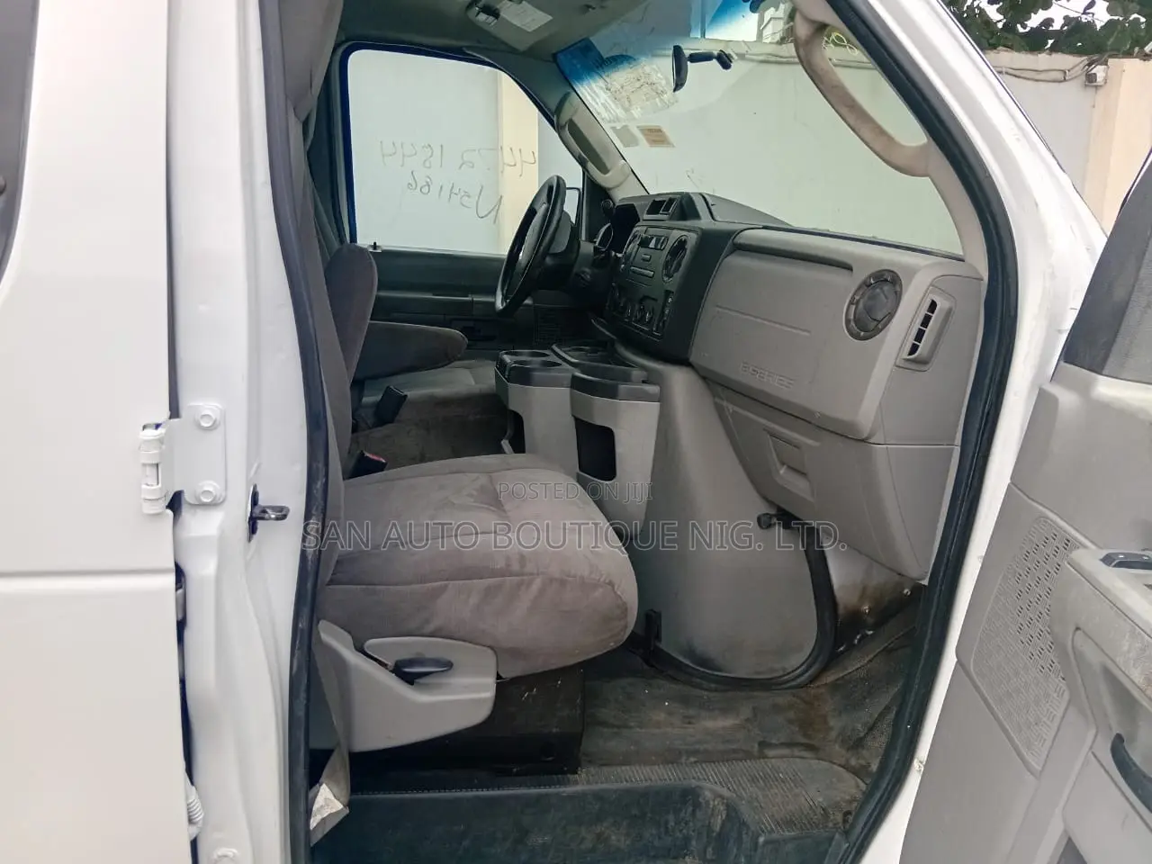Ford Econoline 2014 White