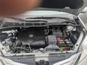 Toyota Sienna LE 8 Passenger (3.5L 6cyl 8A) 2017 Silver