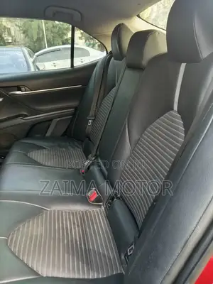 Toyota Camry SE FWD (2.5L 4cyl 8AM) 2018 Red