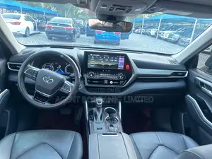 Toyota Highlander Limited AWD 2024 Black
