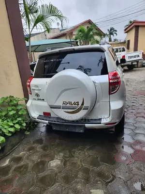 Toyota RAV4 2010 White