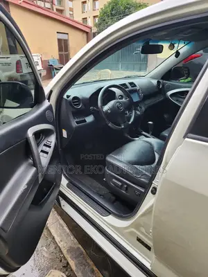 Toyota RAV4 2010 White