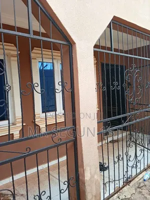 3bdrm Block of Flats in Adebomi Estate, Akala Express for rent