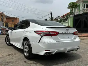 Toyota Camry XSE FWD (2.5L 4cyl 8AM) 2018 White