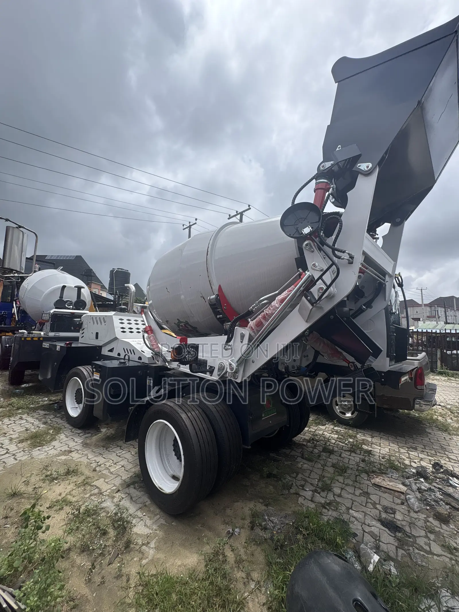 4cubic Self Loading Concrete Mixer With Cummins Engine