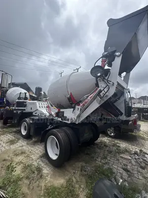 4cubic Self Loading Concrete Mixer With Cummins Engine