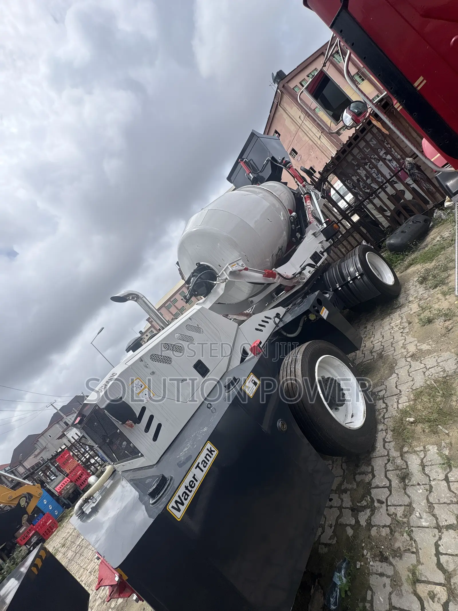 4cubic Self Loading Concrete Mixer With Cummins Engine