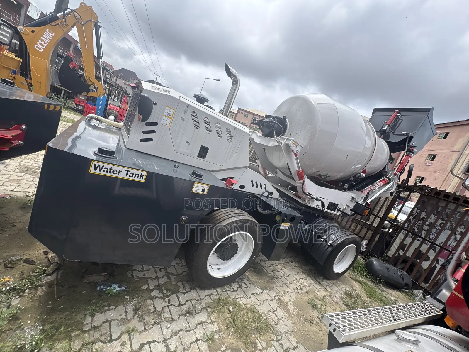 4cubic Self Loading Concrete Mixer With Cummins Engine