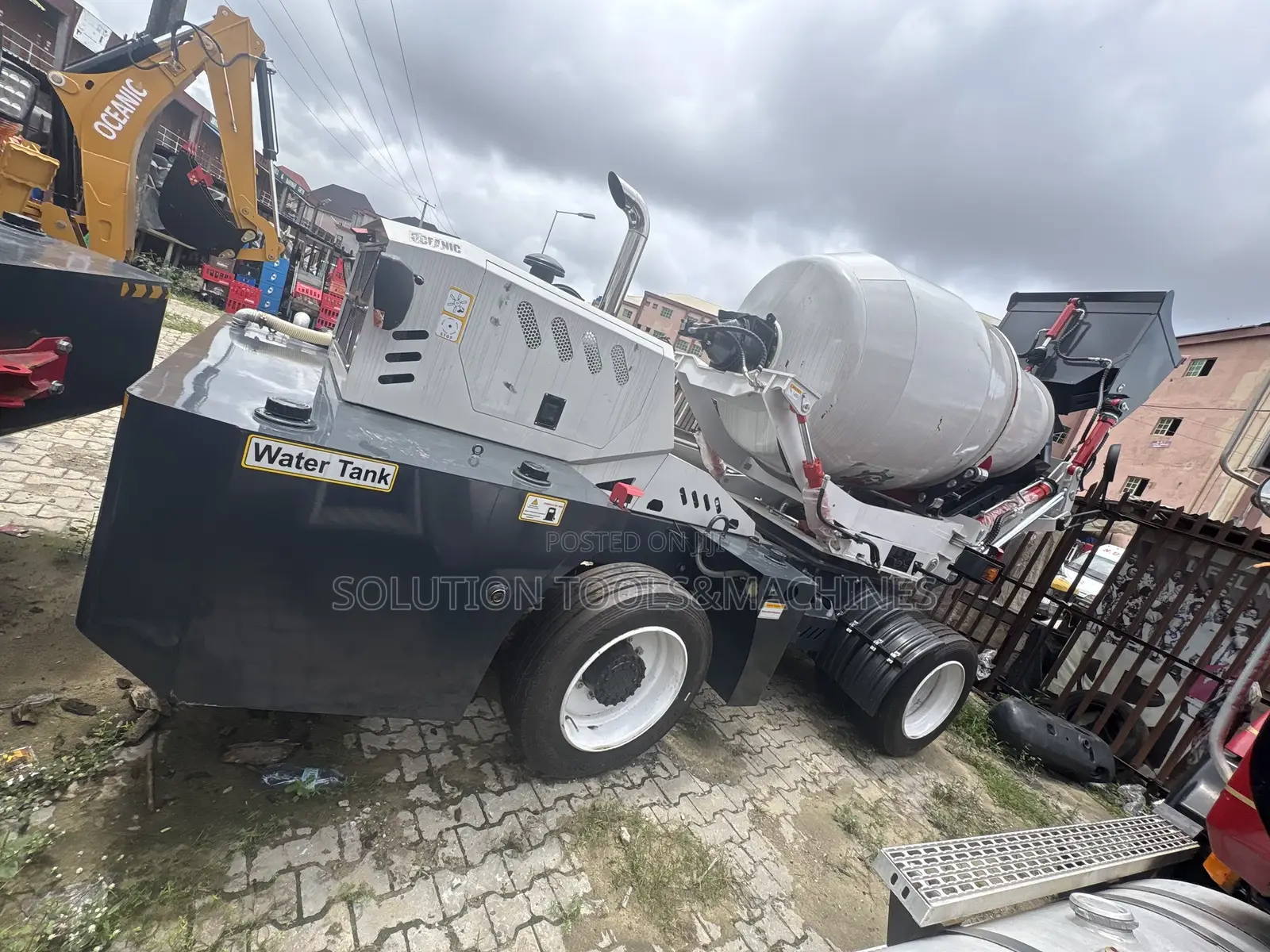 4cubic Self Loading Concrete Mixer With Cummins Engine