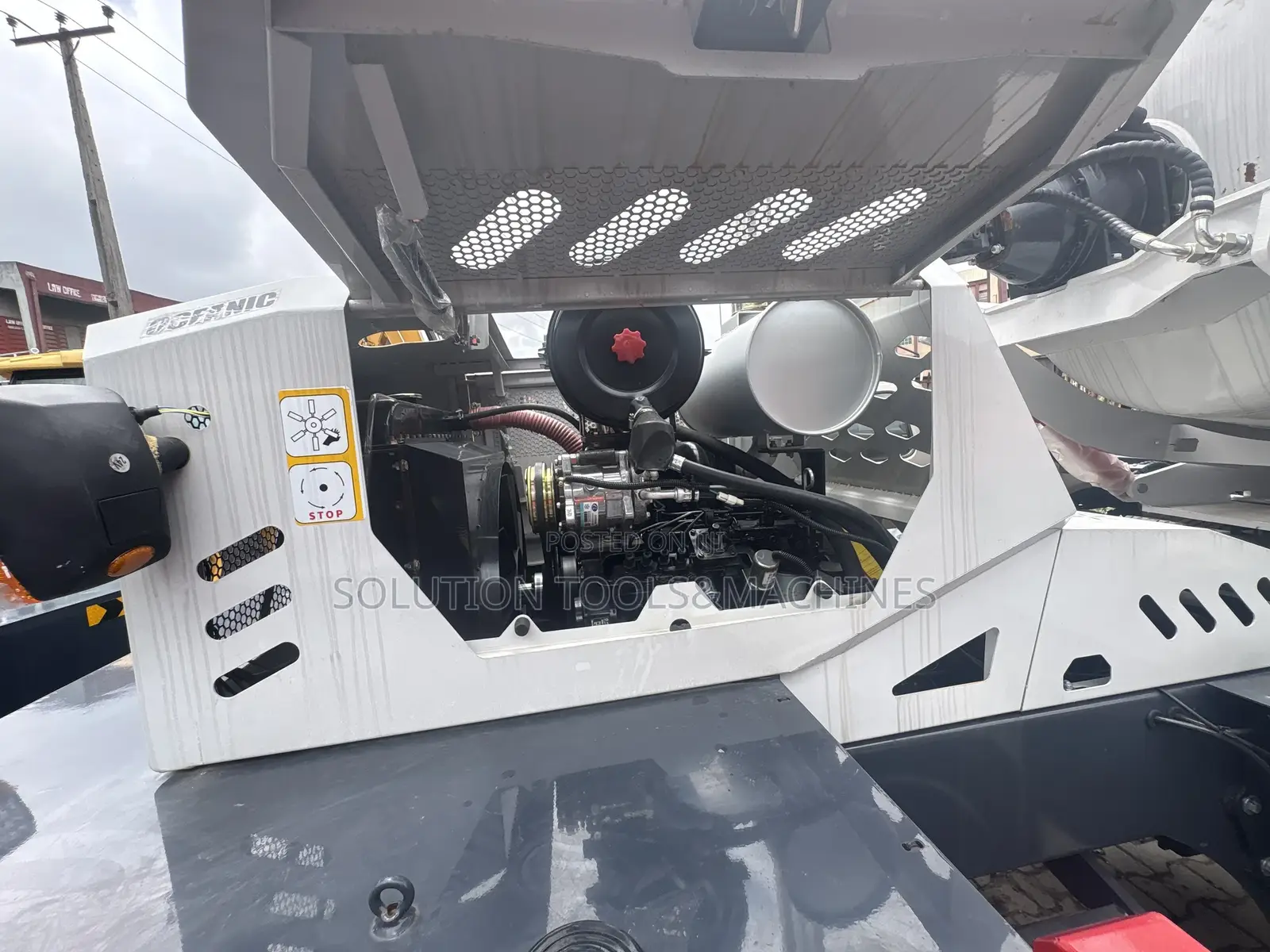 4cubic Self Loading Concrete Mixer With Cummins Engine