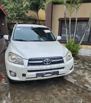 Toyota RAV4 2010 White
