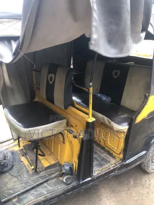 Bus 2010 Yellow