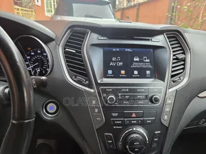Hyundai Santa Fe SE AWD 2017 White