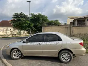 Toyota Corolla LE 2004 Gold