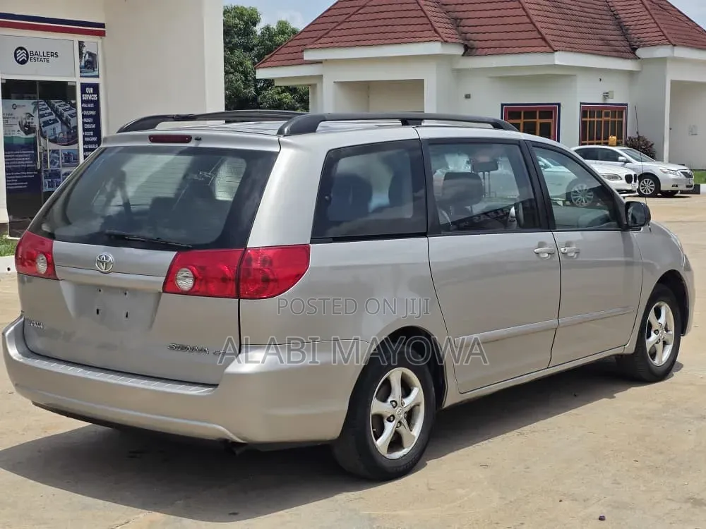 Toyota Sienna 2006 Silver
