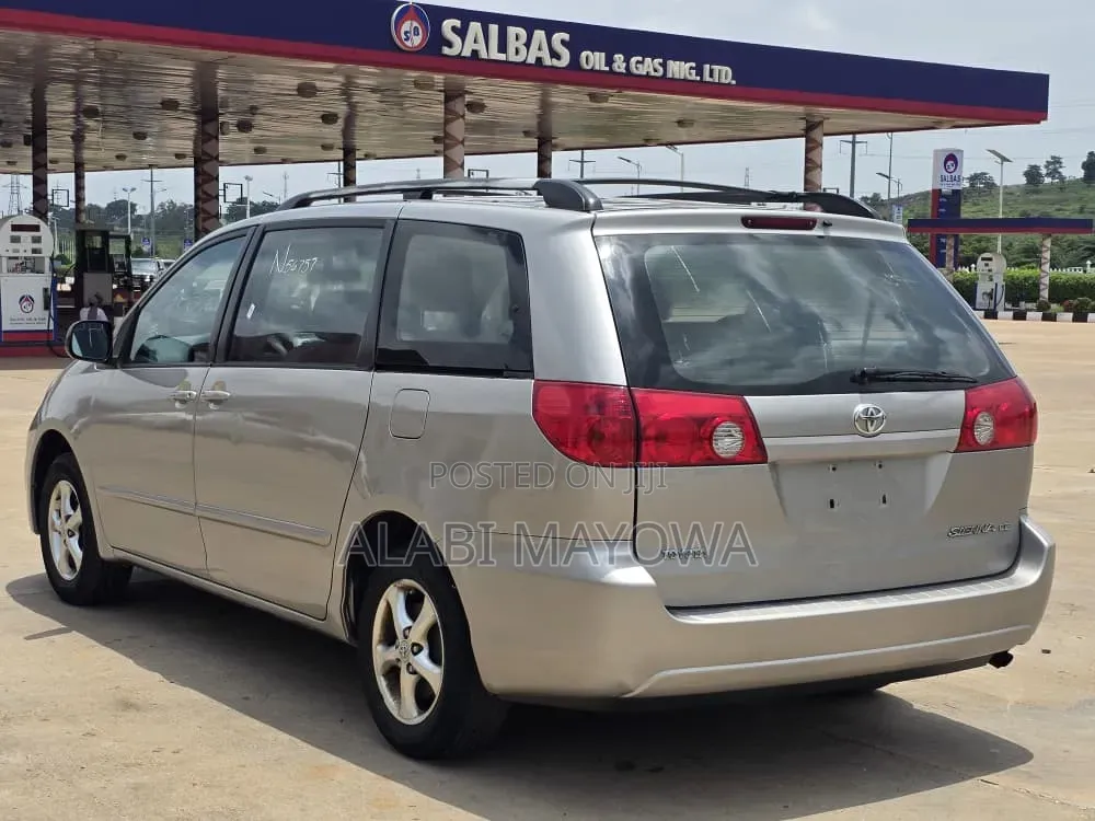 Toyota Sienna 2006 Silver
