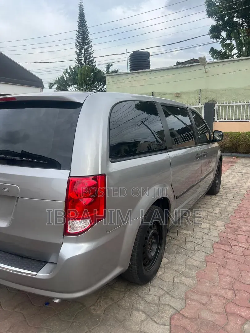 Dodge Caravan 2016 Silver