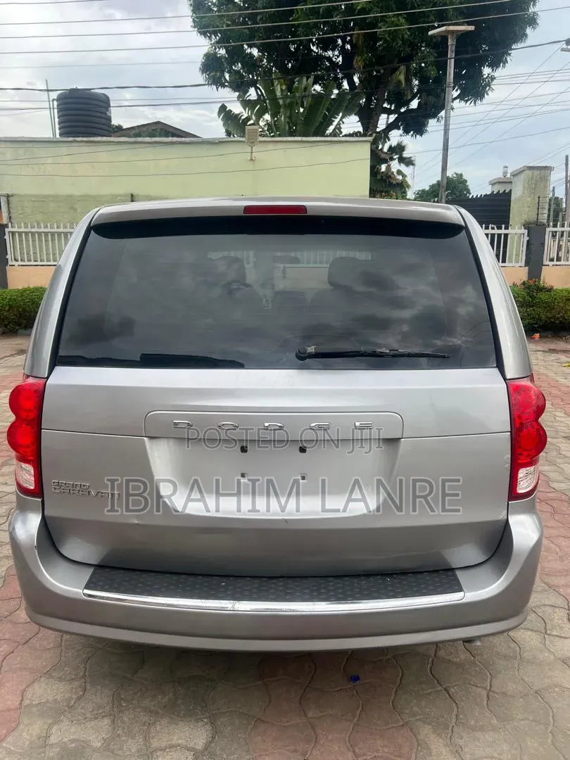Dodge Caravan 2016 Silver