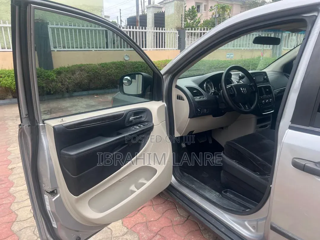 Dodge Caravan 2016 Silver