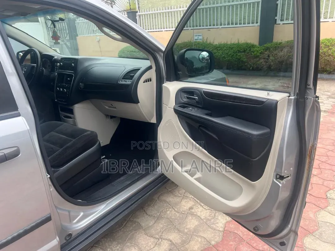 Dodge Caravan 2016 Silver