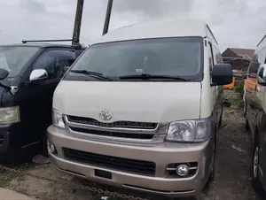 Toyota HiAce 2016 White