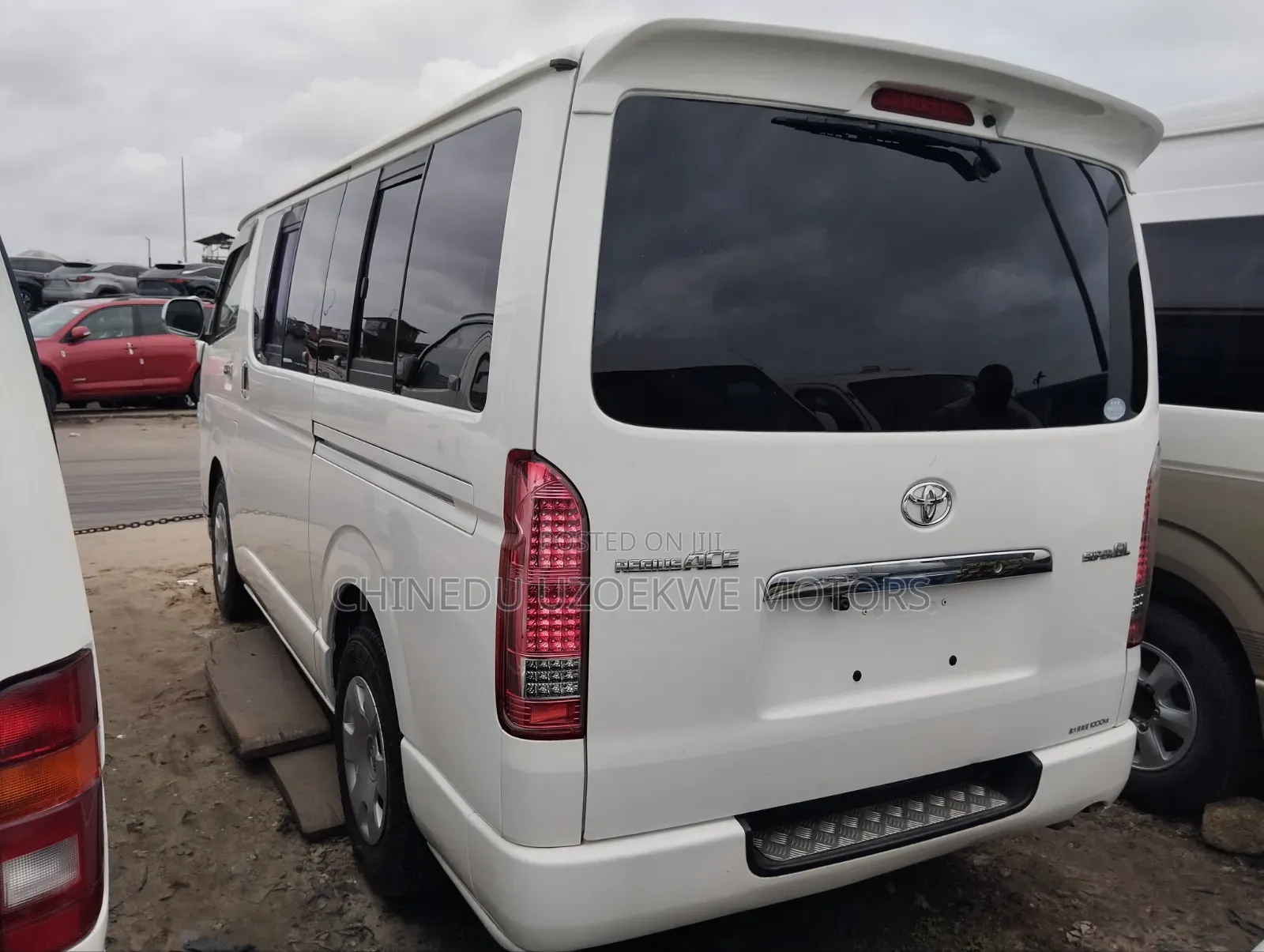 Toyota HiAce 2016 White