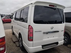 Toyota HiAce 2016 White