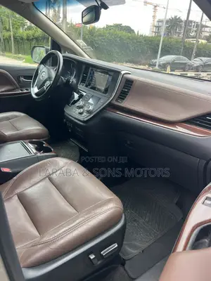 Toyota Sienna Limited Premium 7 Passenger (3.5L 6cyl 8A) 2017 Gold