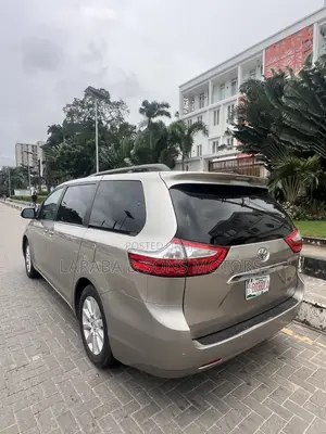 Toyota Sienna Limited Premium 7 Passenger (3.5L 6cyl 8A) 2017 Gold