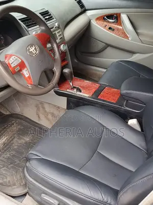 Toyota Camry XLE 4dr Sedan (2.5L 4cyl 6A) 2011 Gray
