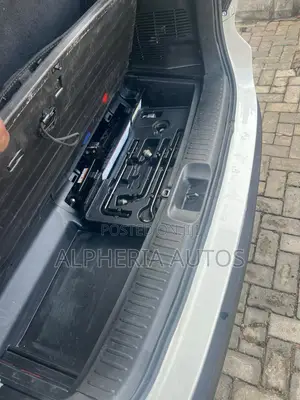Toyota Highlander XLE 4x2 V6 (3.5L 6cyl 8A) 2018 White