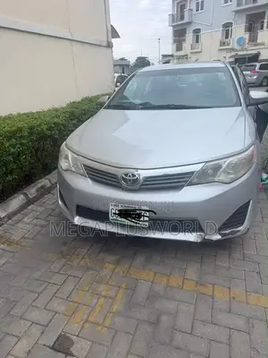 Toyota Camry LE 4dr Sedan (2.5L 4cyl 6A) 2014 Silver