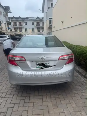 Toyota Camry LE 4dr Sedan (2.5L 4cyl 6A) 2014 Silver