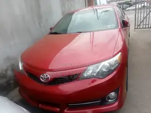 Toyota Camry SE 4dr Sedan (2.5L 4cyl 6A) 2014 Red