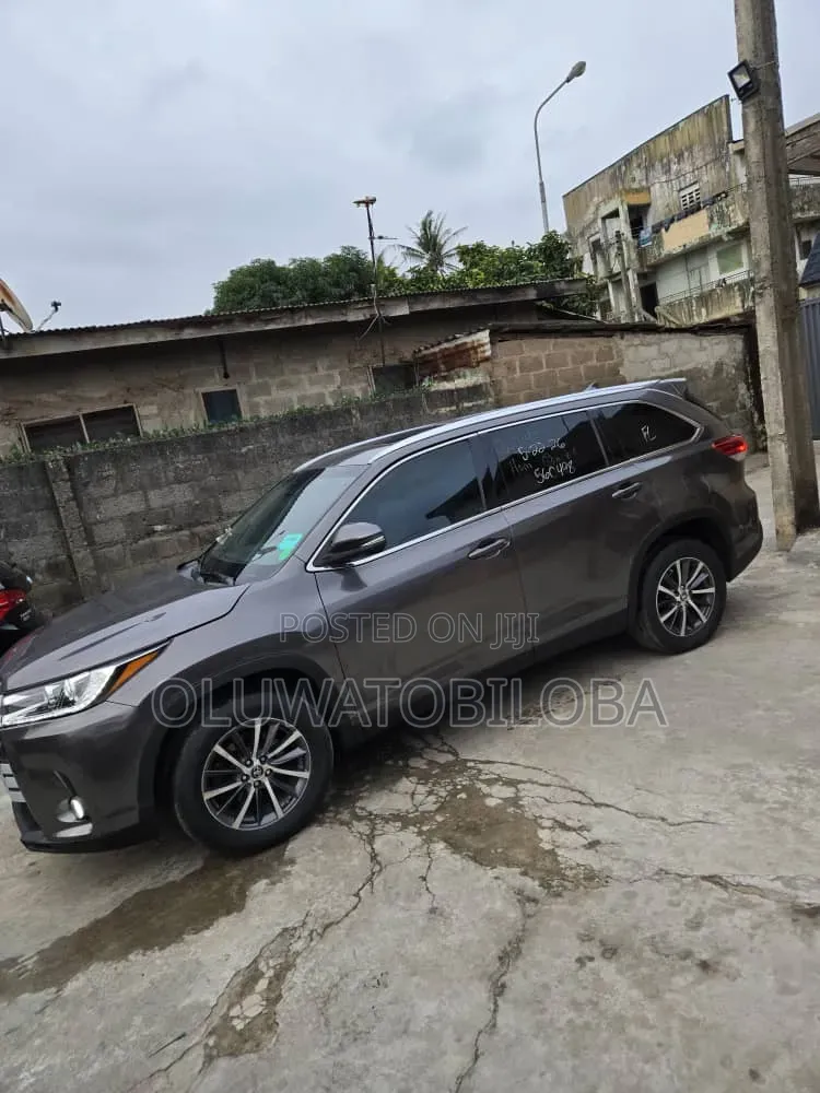 Toyota Highlander 2019 Gray
