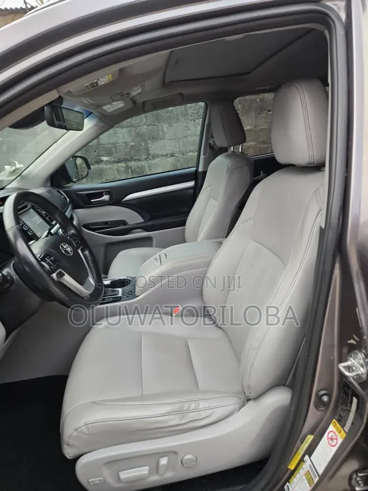 Toyota Highlander 2019 Gray