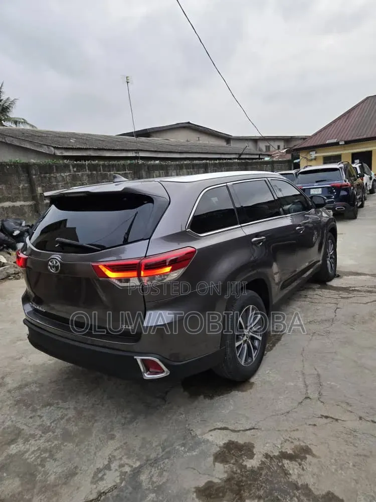 Toyota Highlander 2019 Gray
