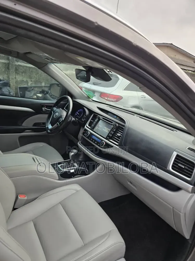 Toyota Highlander 2019 Gray