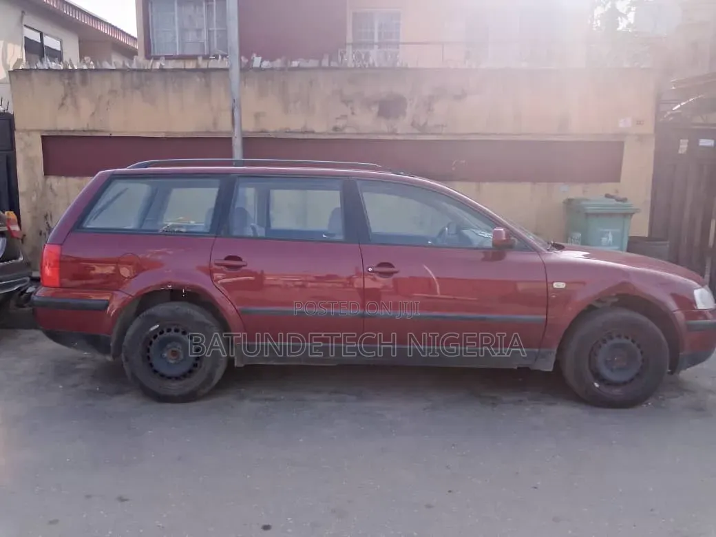 Volkswagen Passat 2003 Red