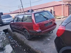 Volkswagen Passat 2003 Red