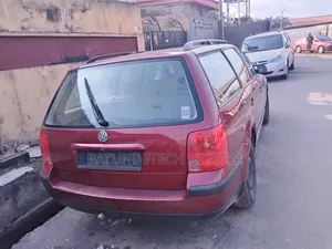 Volkswagen Passat 2003 Red
